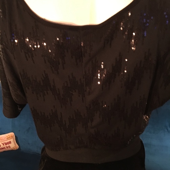 Romeo & Juliet Couture sequin Top - Picture 4 of 7